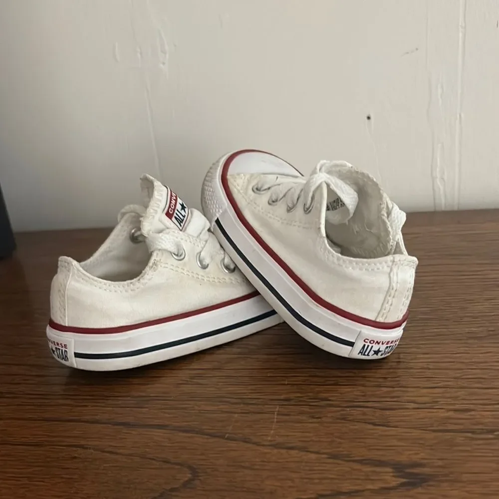Converse Chuck Taylor’s Kids White Sneakers
